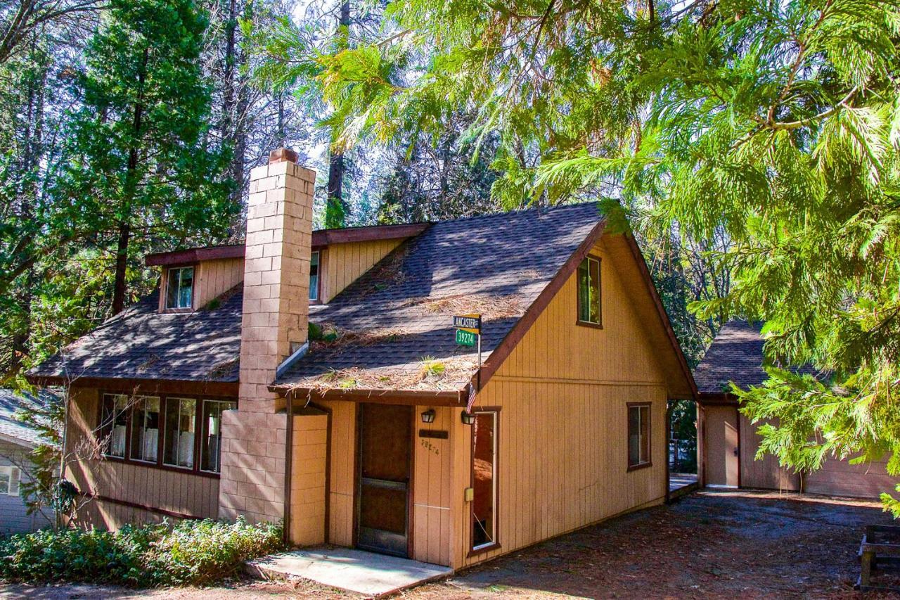 Lancaster Cabin Bass Lake Exterior photo