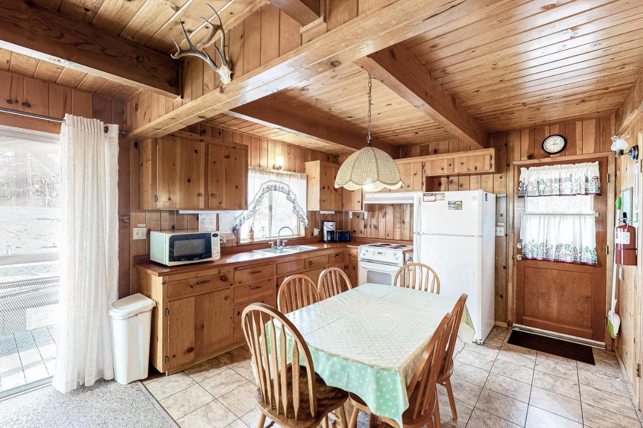 Lancaster Cabin Bass Lake Exterior photo